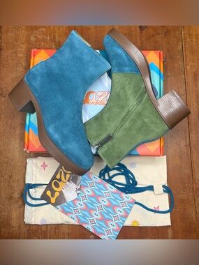 Lazo Siren Block Heel Labradorite Blue/Olive Green Suede Ankle Boots - Size W11